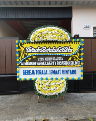 Papan Bunga Duka di Samosir